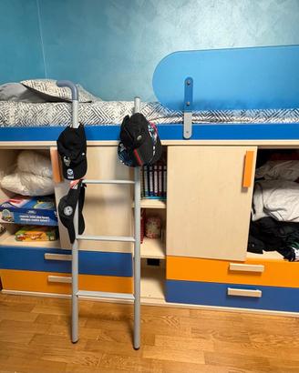 letto con sotto armadio e scrivania con cassettier