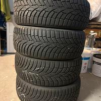4 gomme Toyo invernali 205/45 R17