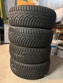 4 gomme Toyo invernali 205/45 R17