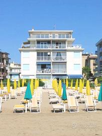 Frontemare laterale 3 camere dal 18/04 al 30/05