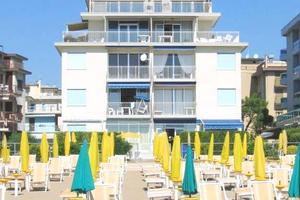 Frontemare laterale 3 camere dal 18/04 al 30/05