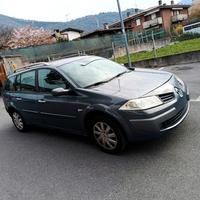 Renault Megane benzina, consuma acqua 