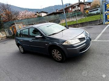 Renault Megane benzina, consuma acqua 