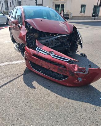 Citroen C3 anno 2016 incidentata
