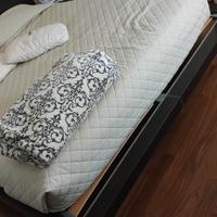 letto matrimoniale con supporti comodini con led