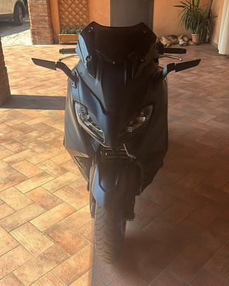 Tmax 560 2023