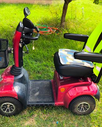 Scooter elettrico per anziani/disabili 