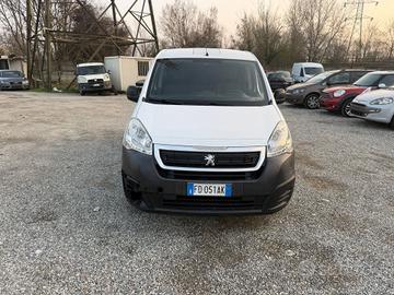 Peugeot Partner Tepee BlueHDi 100 Outdoor
