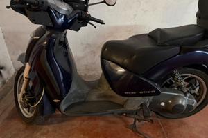 Aprilia scarabeo 250