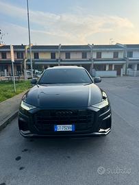 Audi S Q8 55