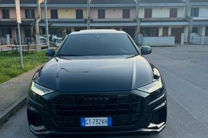 Audi S Q8 55