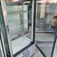 Vetrina frigo a colonna da pasticceria