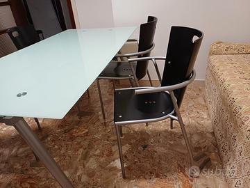 tavolo in vetro con 4 sedie