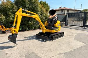 E242 - Escavatore 15 q Komatsu PC15 Carro Allargab