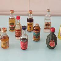 Lotto di 10 Bottiglie Mignon di Liquore Vintage