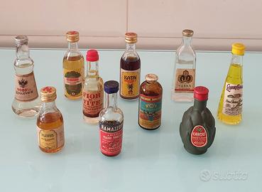 Lotto di 10 Bottiglie Mignon di Liquore Vintage