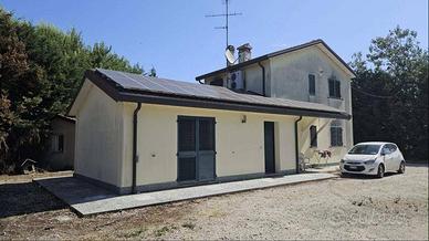 Immobile in asta di 502 m² con 3 locali a Ostellat