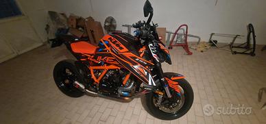 KTM SUPERDUKE 1390 R EVO 
