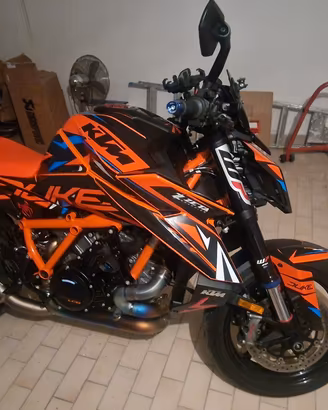 KTM SUPERDUKE 1390 R EVO 