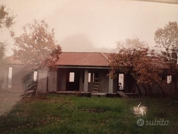 Grande rustico con ampio terreno