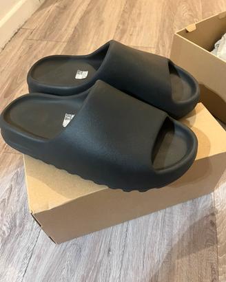 Ciabatte yeezy slide