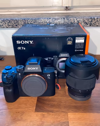 Sony A7III + Sony 28-70mm + 2 batterie