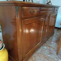 credenza, tavolo e 4 sedie classici pari al nuovo