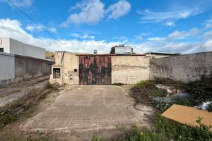 Capannone zona Epipoli con spiazzale