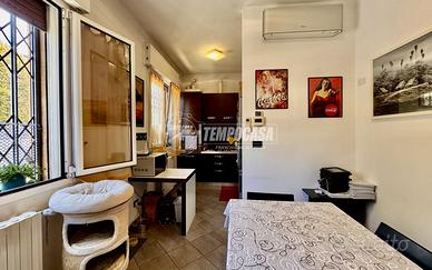 Corticella - Trilocale ristrutturato con cantine e