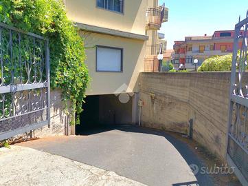 BOX A GRAVINA DI CATANIA