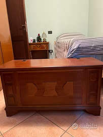 Cassapanca in legno massello con vano contenitore