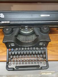 Macchina da scrivere Olivetti