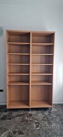 Mobile in legno. Scaffale multiuso con ripiani