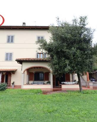 Villa di 407 m² con più di 5 locali e box auto dop