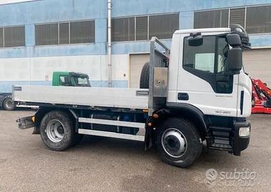 Autocarro Iveco 150E25 K passo 3105 vers cantiere