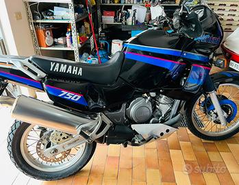 Yamaha xtz750 Super Tenere' (TOP)
