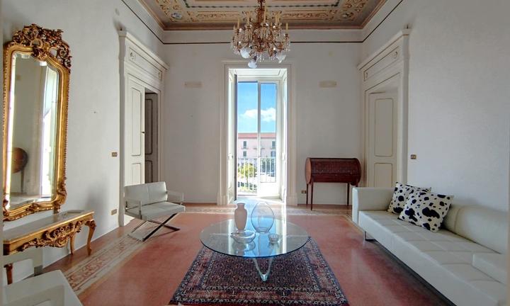 P.zza Vitt. Emanuele-appartamento di pregio