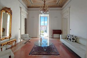 P.zza Vitt. Emanuele-appartamento di pregio