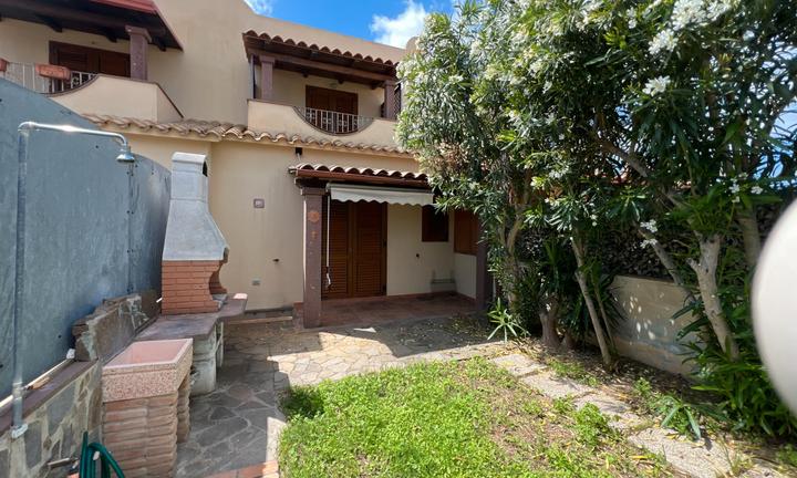 Villetta a schiera in Via Dei Ginepri a Calasetta