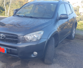 Toyota rav4 2.2 luxuri