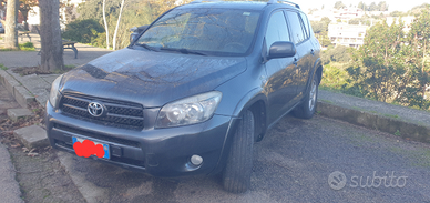 Toyota rav4 2.2 luxuri