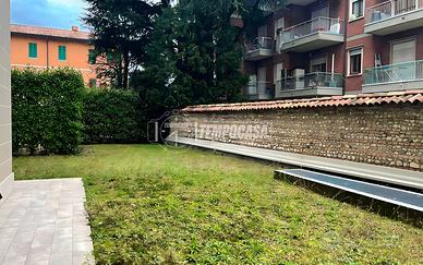 Ampio trilocale con giardino