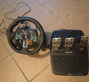 volante originale PlayStation 5 e pedaliera