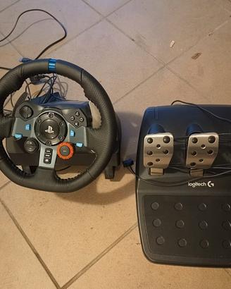 volante originale PlayStation 5 e pedaliera