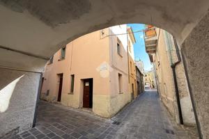 CASA SEMINDIPENDENTE A SIGILLO