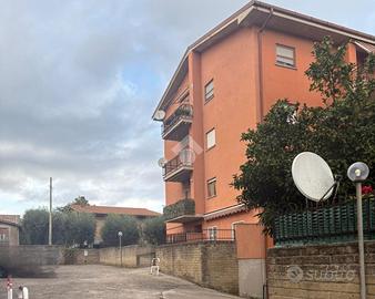 3 LOCALI A LARIANO