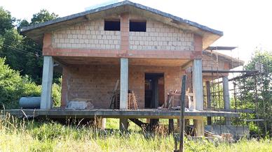 Villa in costruzione immersa nel verde a Frosinone