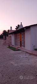 villetta con trullo e terreno a Carovigno 