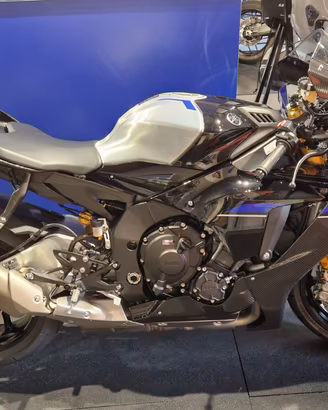 Yamaha R1 M km zero da immatricolare
