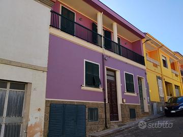 Ittiri. Quadrilocale ristrutturato con ingresso in